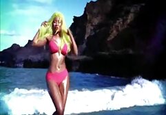 A retro szex videók harisnya üzlet maszturbál.